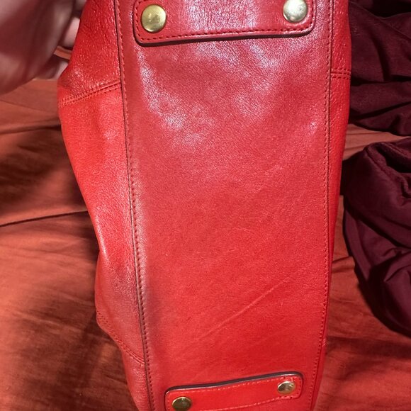 Coach Ashley Cherry - Picture 3 of 6